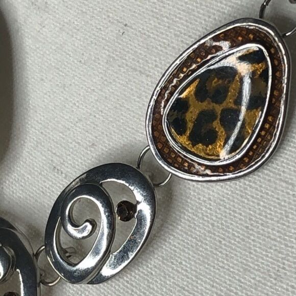 Statement Necklace with Leopard Print - Picture 3 of 8